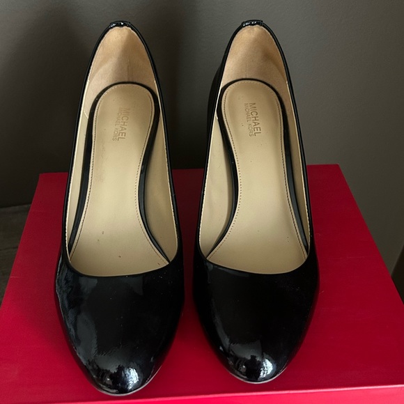 Worn once to tight! - Picture 3 of 3